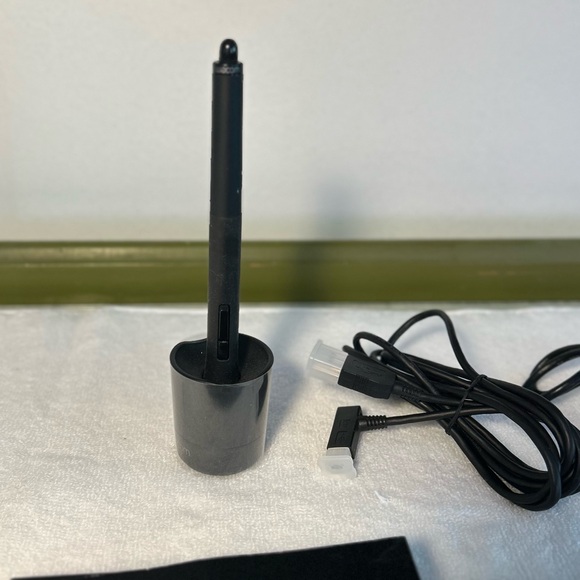 Wacom Intuos Pro Tablet size Medium - Picture 5 of 6